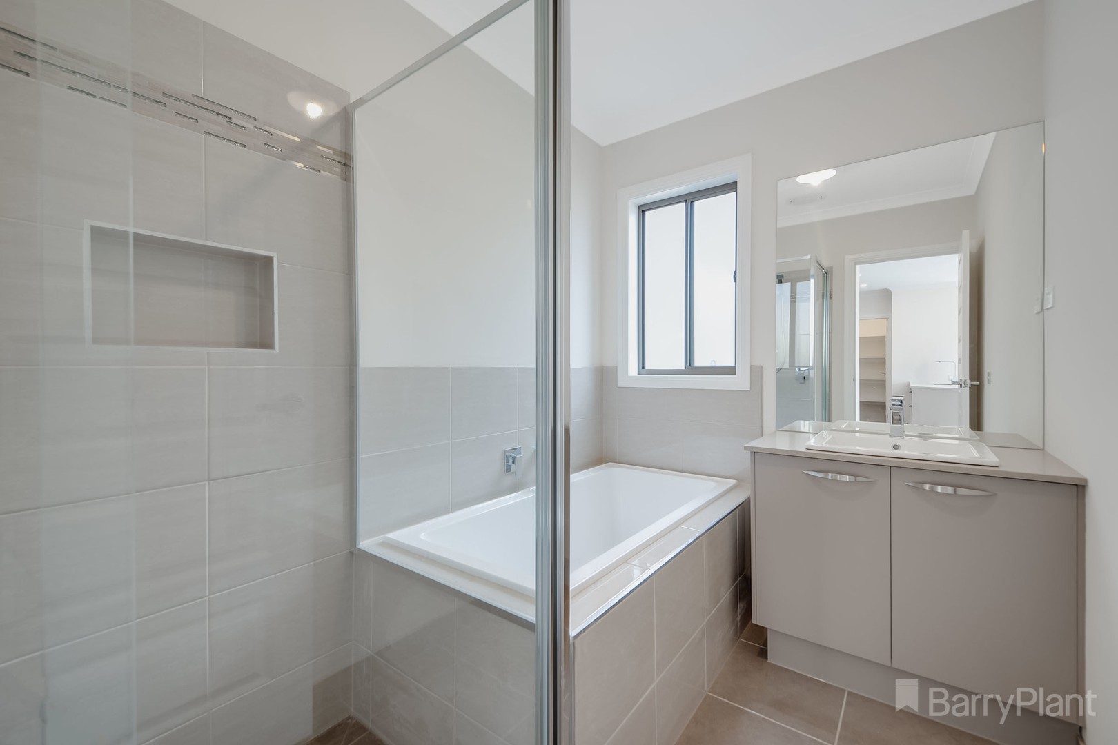 77 Clydevale Avenue, Clyde North, VIC 3978, Clyde North - Thumbnail 6
