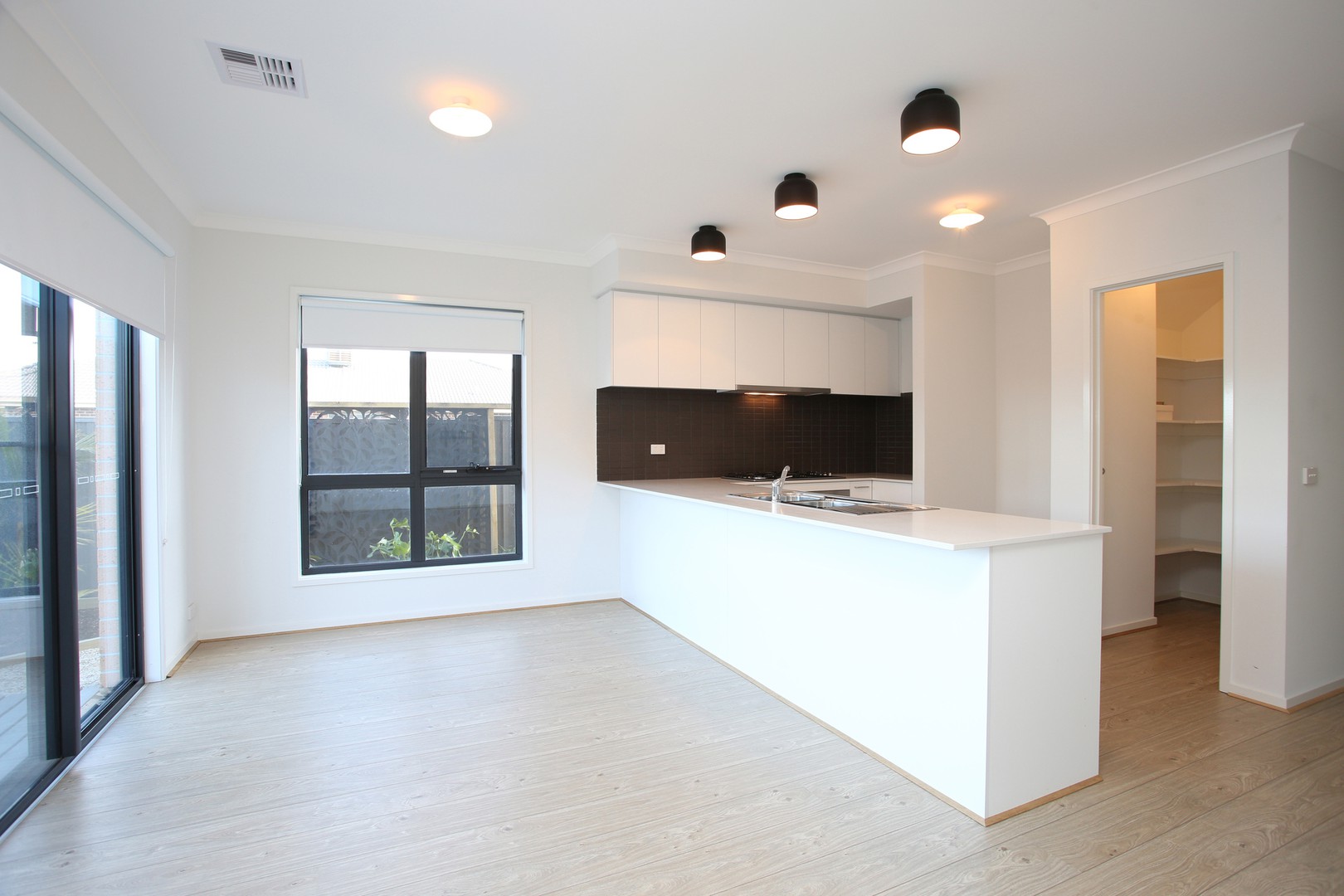 77 Eliburn Drive, Cranbourne East, VIC 3977, Cranbourne East - Thumbnail 3