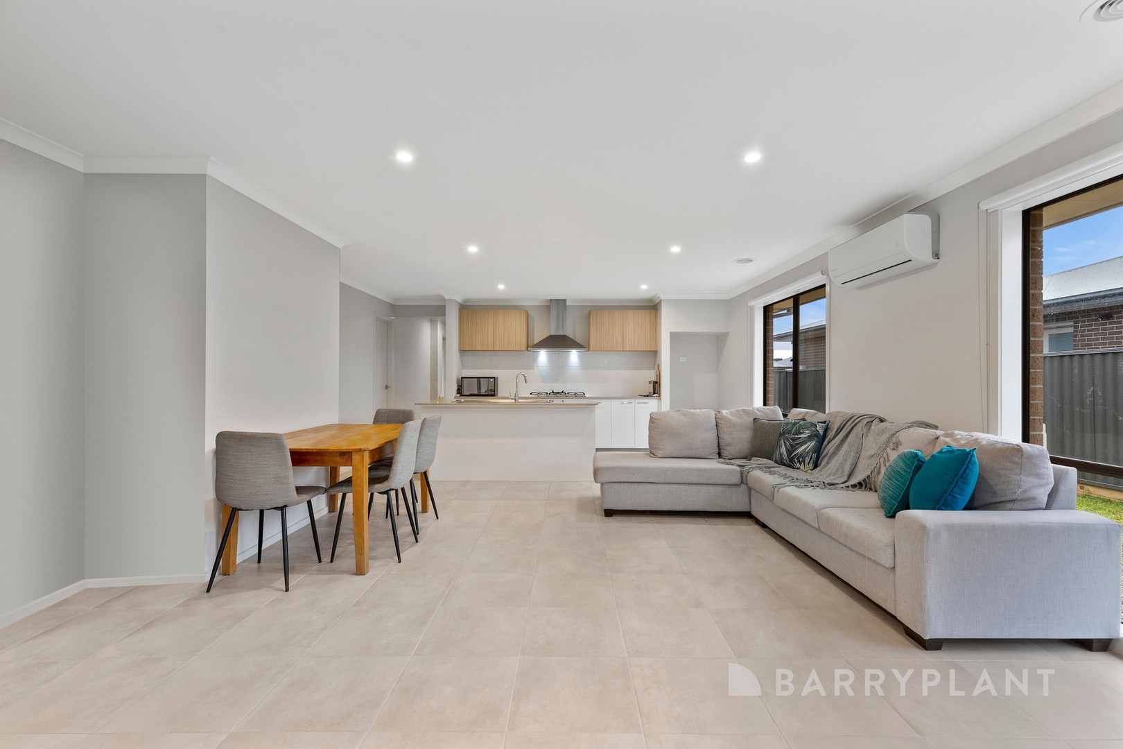 77 Grainger Parade, Lucas, VIC 3350, Lucas - Thumbnail 3