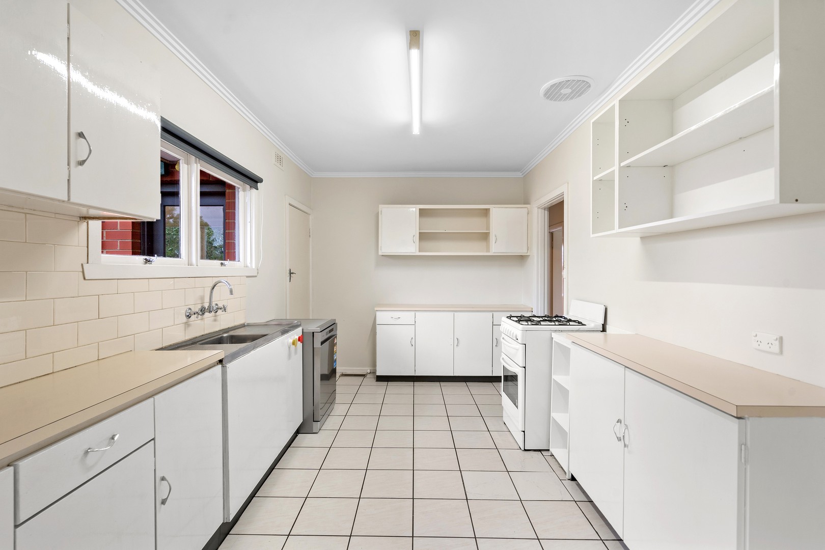 77 Highview Drive, Mooroolbark, VIC 3138, Mooroolbark - Thumbnail 2