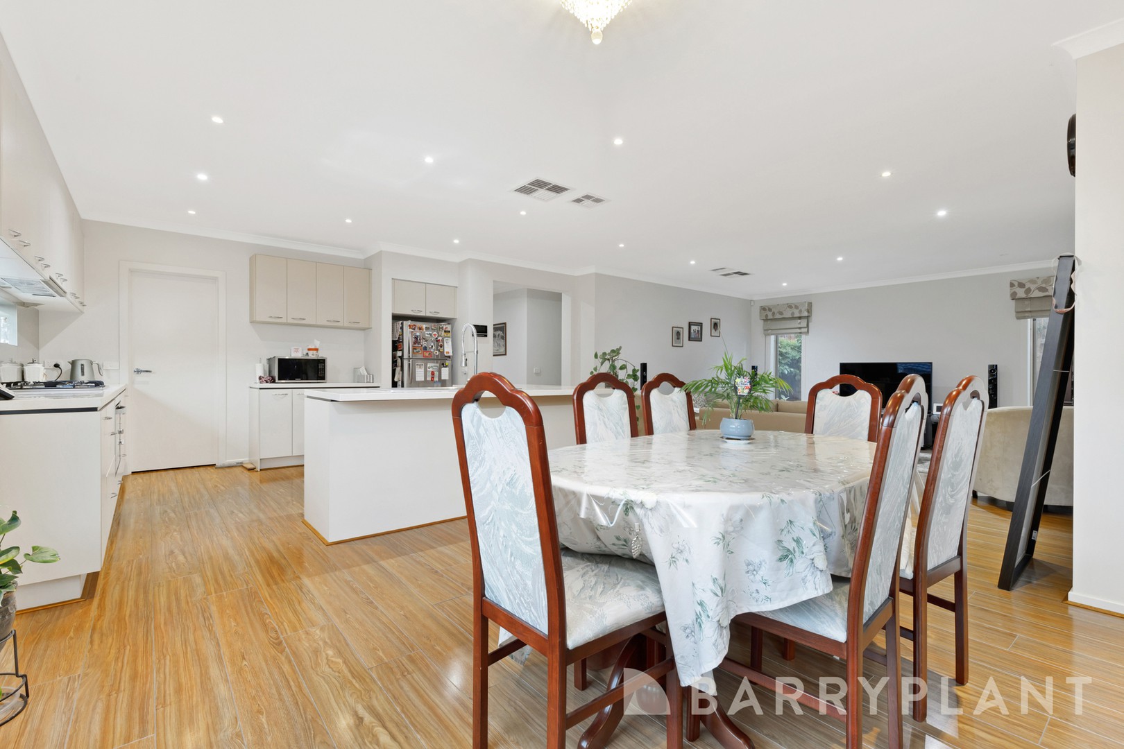 77 Queens Gardens, Bundoora, VIC 3083, Bundoora - Thumbnail 6