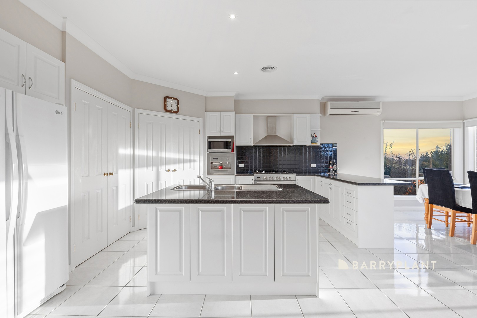 77 Sheldon Drive, Berwick, VIC 3806, Berwick - Thumbnail 4