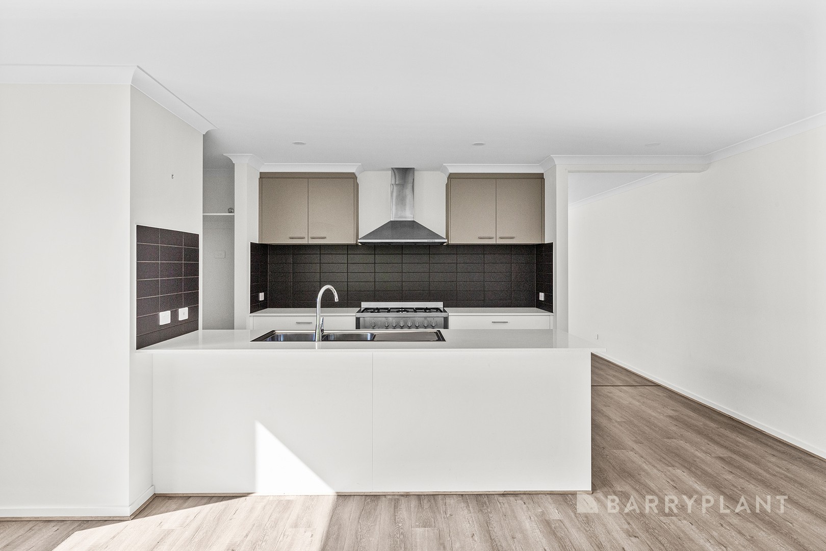 77 Willandra Circuit, Warragul, VIC 3820 - Thumbnail 2 - 31/10/2025