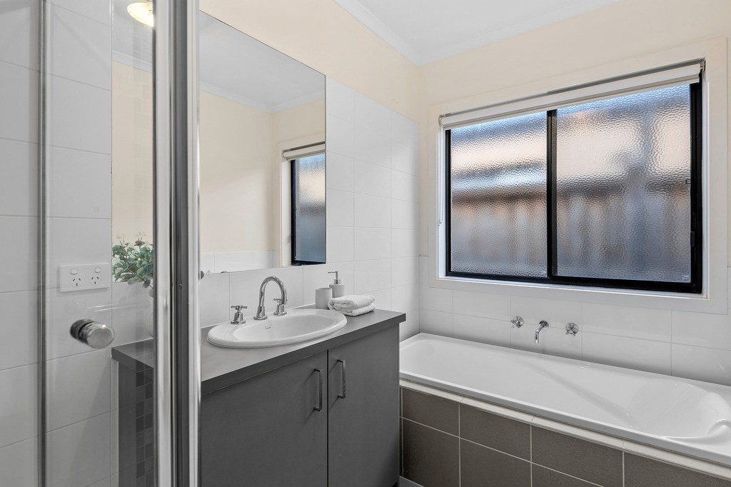 77 Wurrook Circuit, North Geelong, VIC 3215, North Geelong - Thumbnail 8