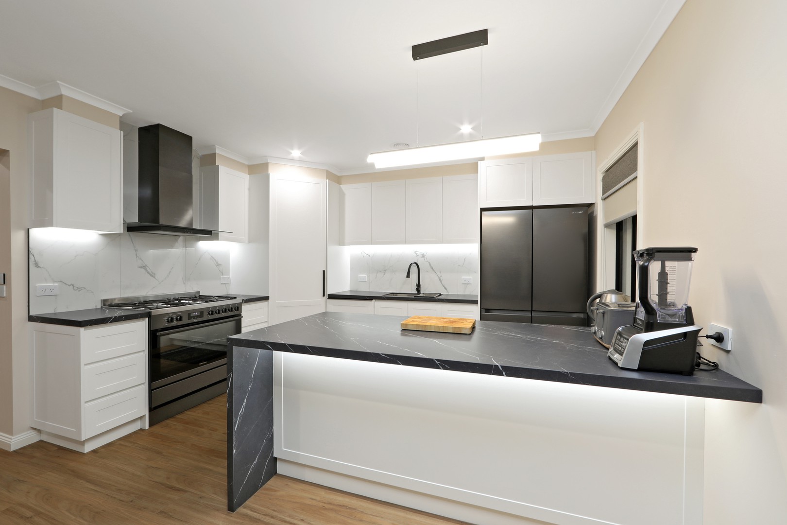 78 Sovereign Manors Crescent, Rowville, VIC 3178, Rowville - Thumbnail 2