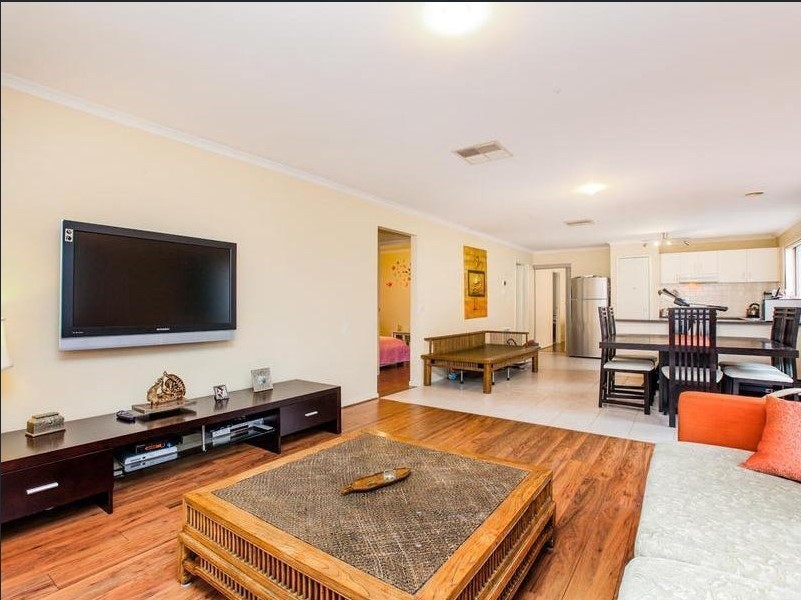 78 Springlake Avenue, Caroline Springs, VIC 3023, Caroline Springs - Thumbnail 3
