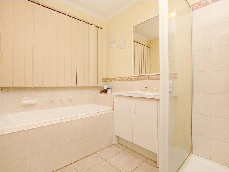 78 Springlake Avenue, Caroline Springs, VIC 3023, Caroline Springs - Thumbnail 5