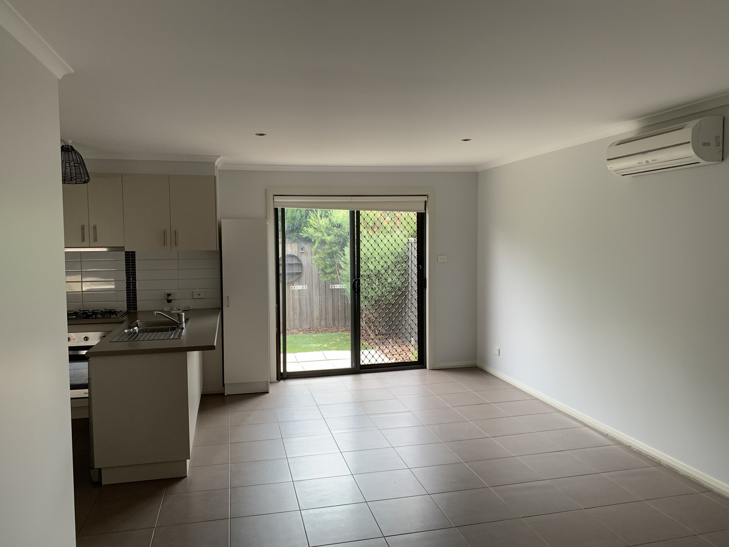 8/25 Deutgam Street, Werribee, VIC 3030, Werribee - Thumbnail 2