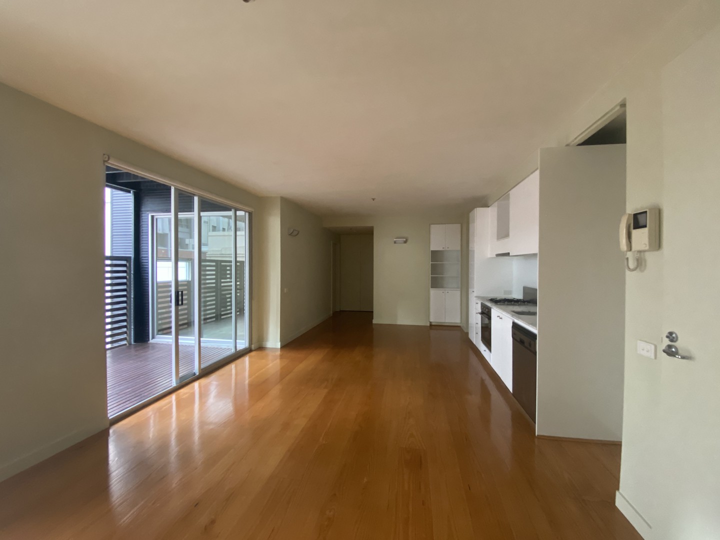 8/4 Bank  Place, Melbourne, VIC 3000, Melbourne - Thumbnail 2