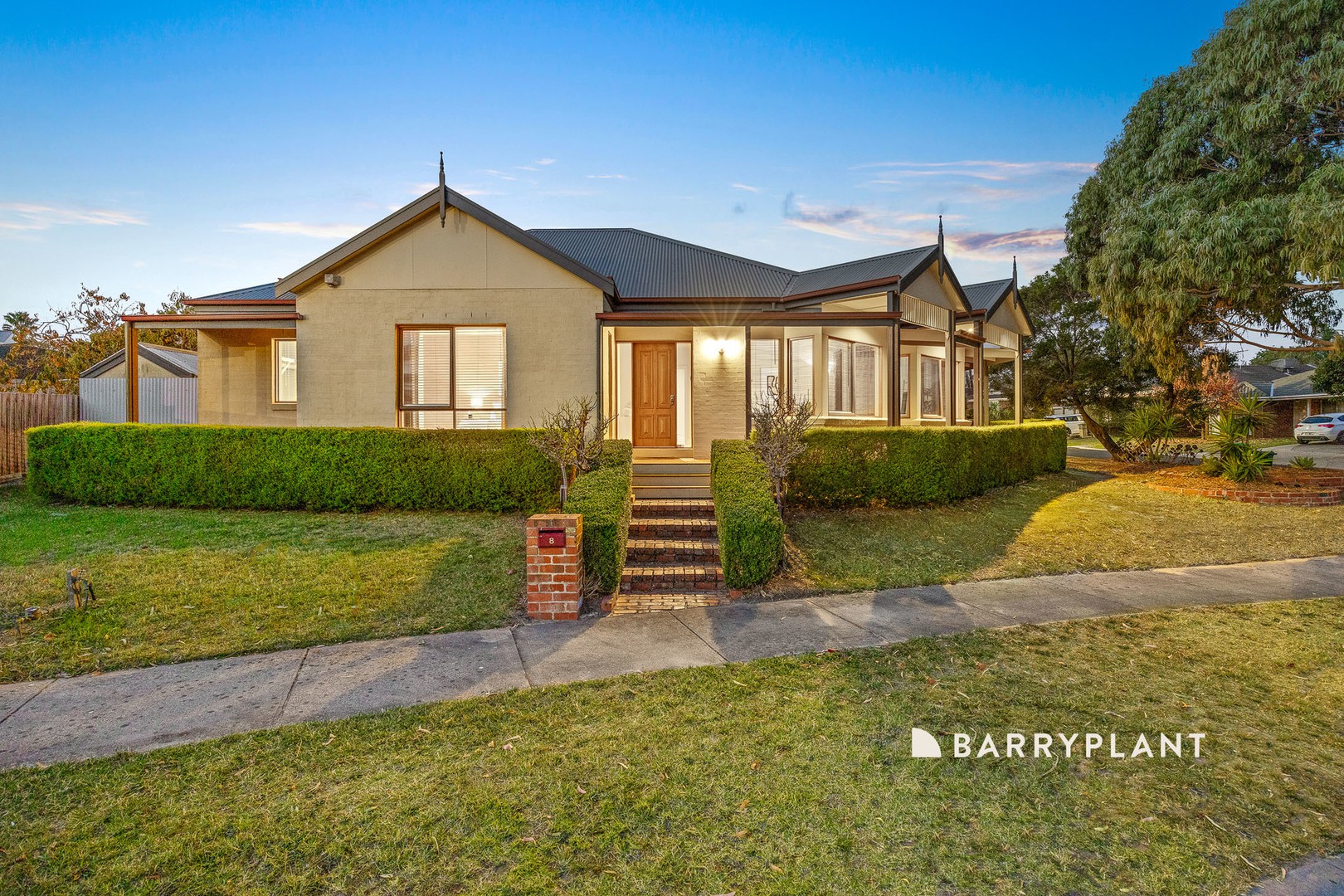 8 Aimee Court, Mornington, VIC 3931 - Thumbnail 2 - 22/04/2025