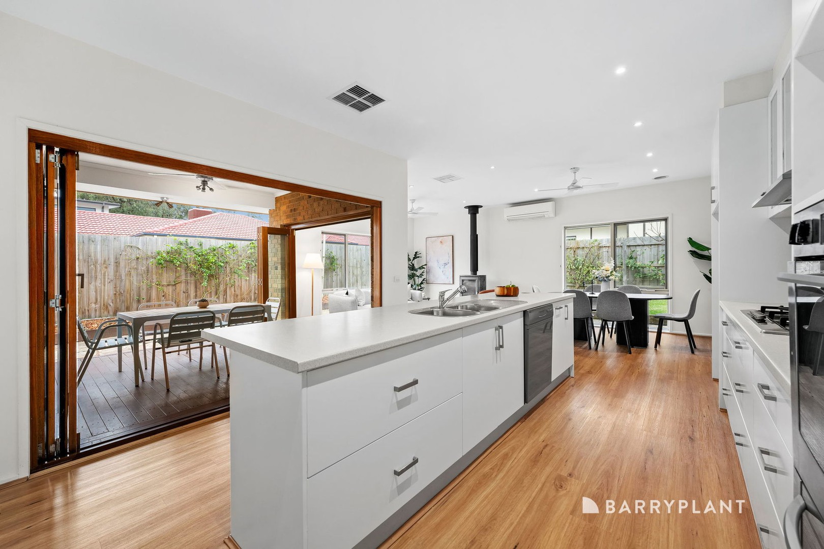 8 Akuna Court, Knoxfield, VIC 3180 - Thumbnail 2 - 09/04/2026