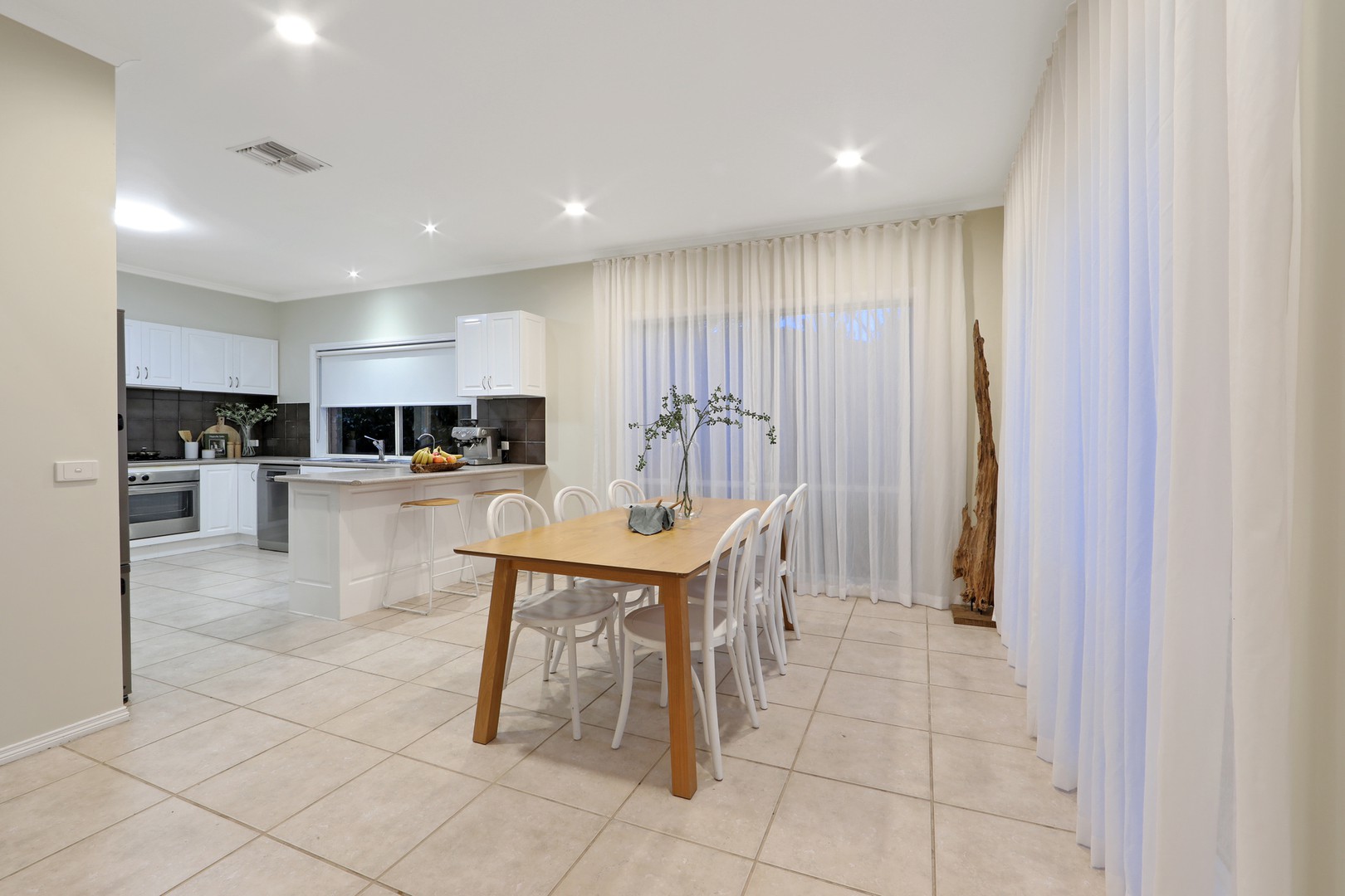 8 Albatross Drive, Rowville, VIC 3178, Rowville - Thumbnail 3