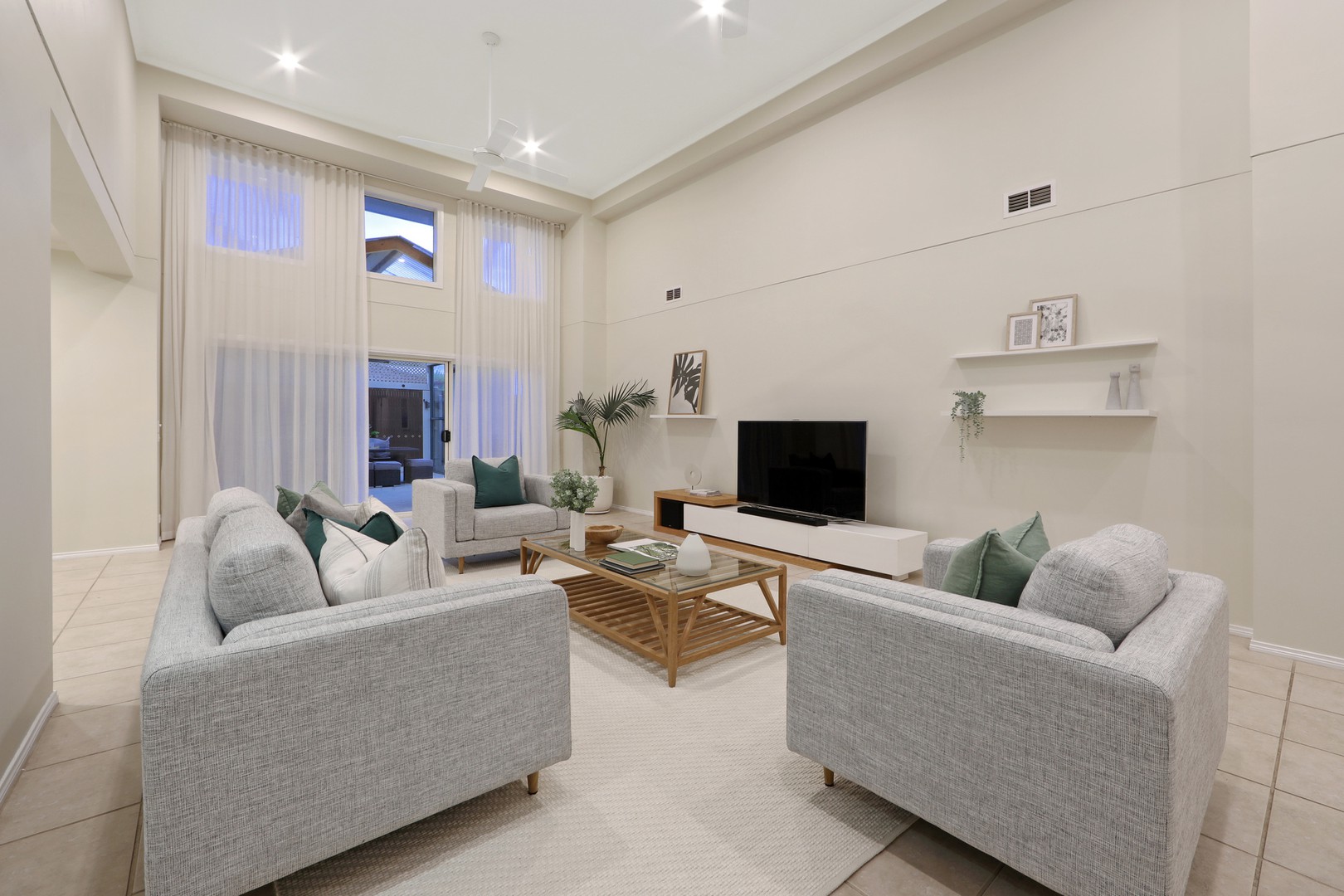 8 Albatross Drive, Rowville, VIC 3178, Rowville - Thumbnail 4