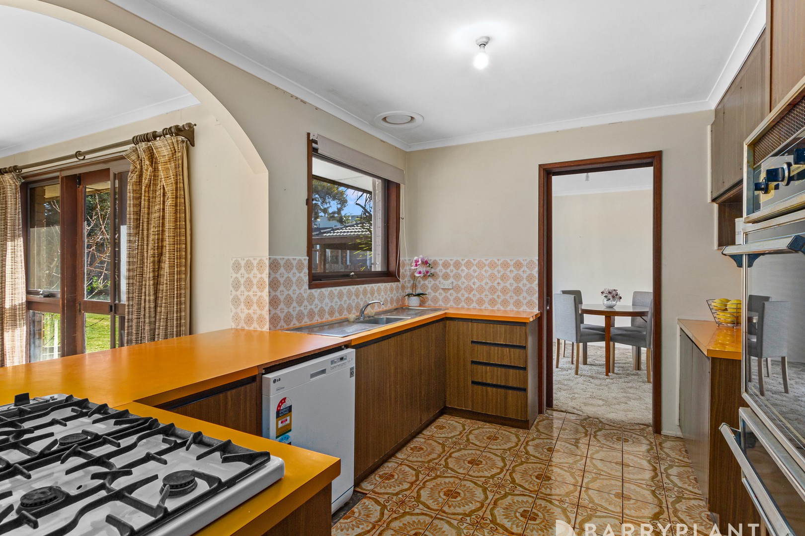 8 Amesbury Avenue, Wantirna, VIC 3152, Wantirna - Thumbnail 3