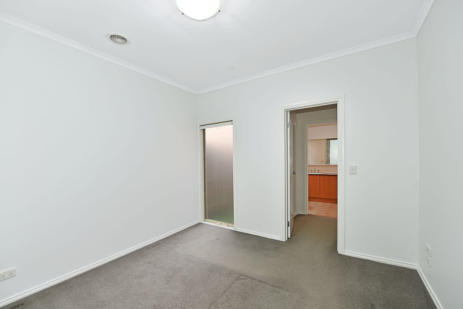 8 Amis Crescent, Avondale Heights, VIC 3034, Avondale Heights - Thumbnail 2