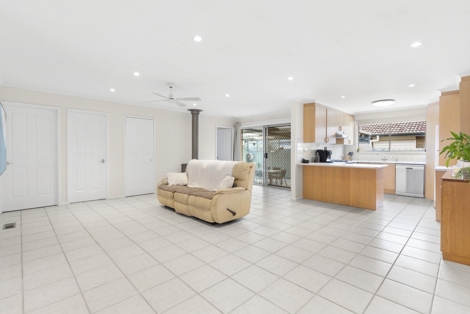 8 Andleon Way, Springvale South, VIC 3172, Springvale South - Thumbnail 2