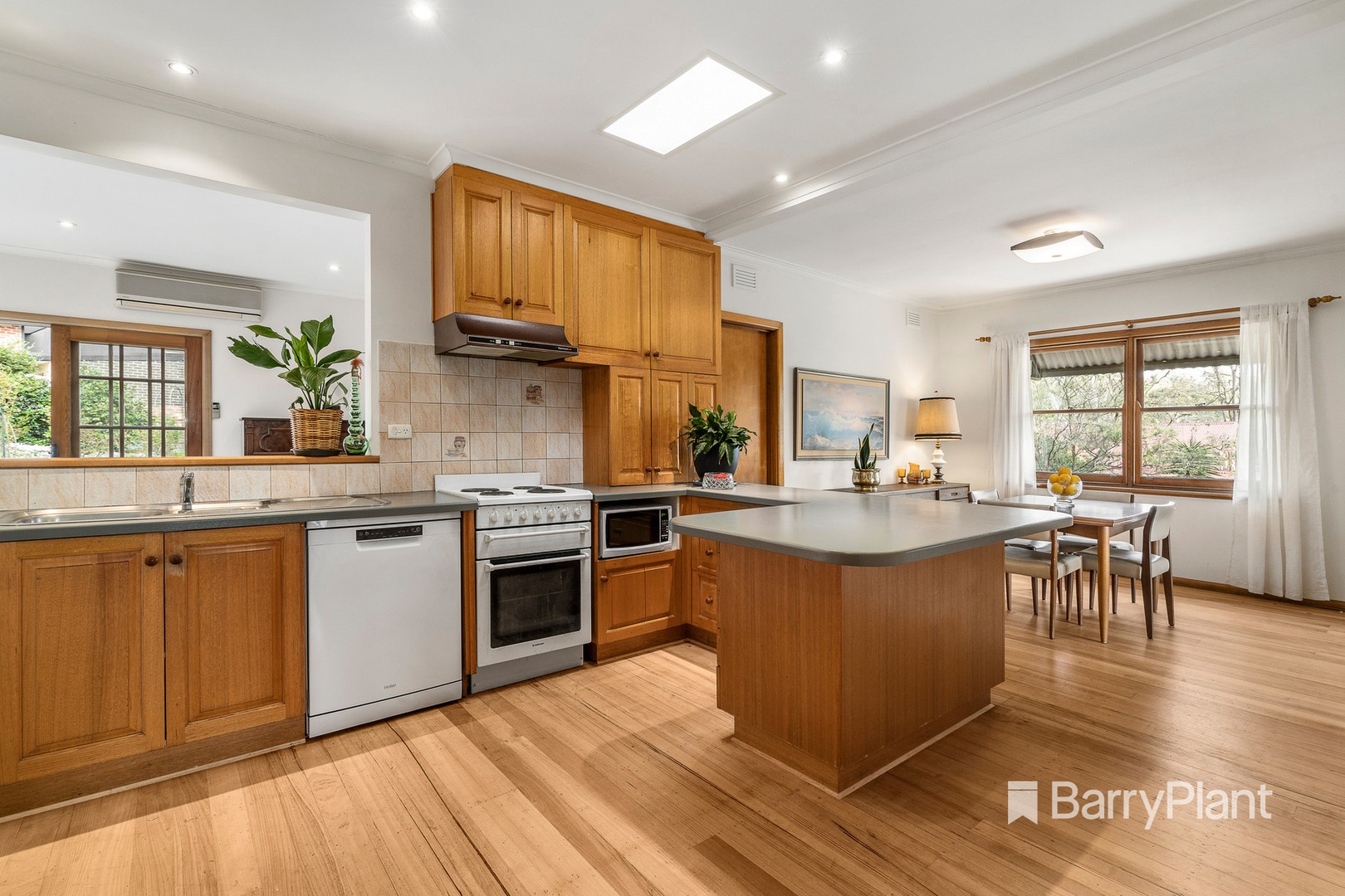 8 Anzac Avenue, Hurstbridge, VIC 3099, Hurstbridge - Thumbnail 3
