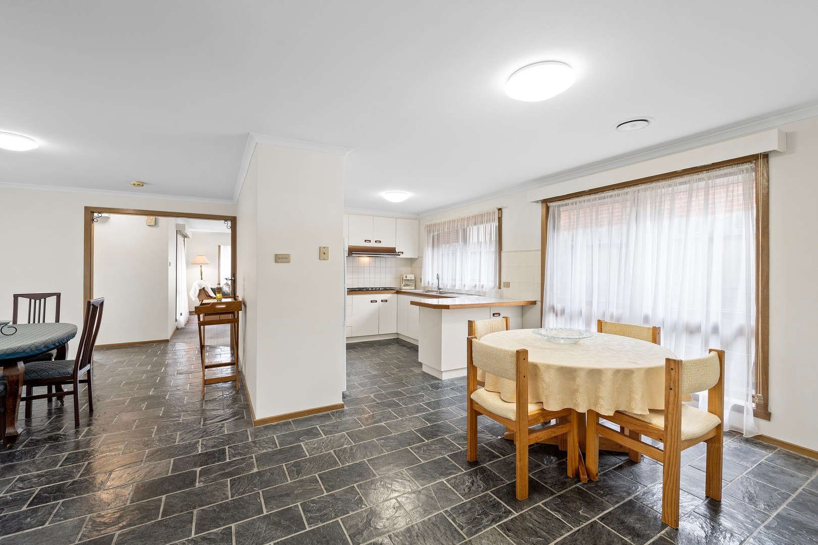 8 Arcade Square, Keilor East, VIC 3033 - Thumbnail 2 - 02/11/2023