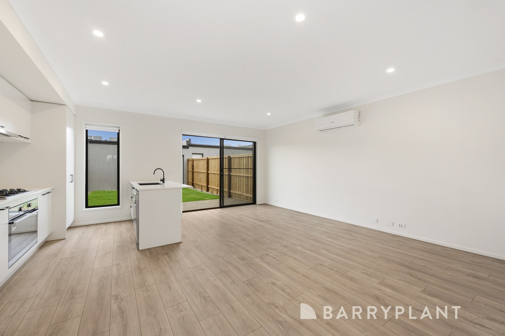 8 Arklay Road, Thornhill Park, VIC 3335, Thornhill Park - Thumbnail 5