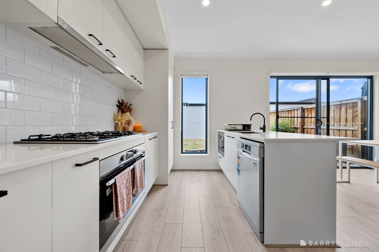 8 Arklay Road, Thornhill Park, VIC 3335, Thornhill Park - Thumbnail 6