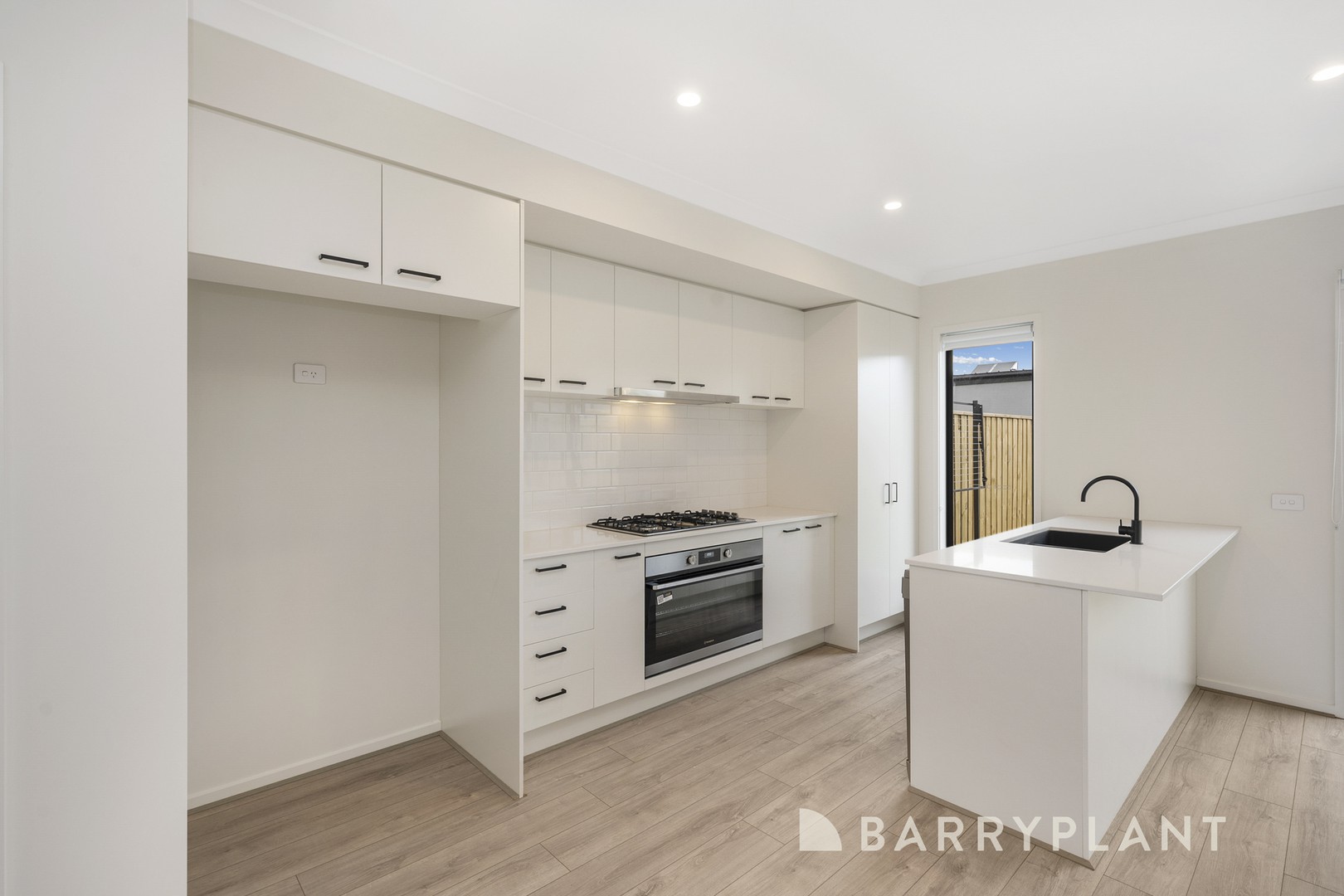 8 Arklay Road, Thornhill Park, VIC 3335, Thornhill Park - Thumbnail 8