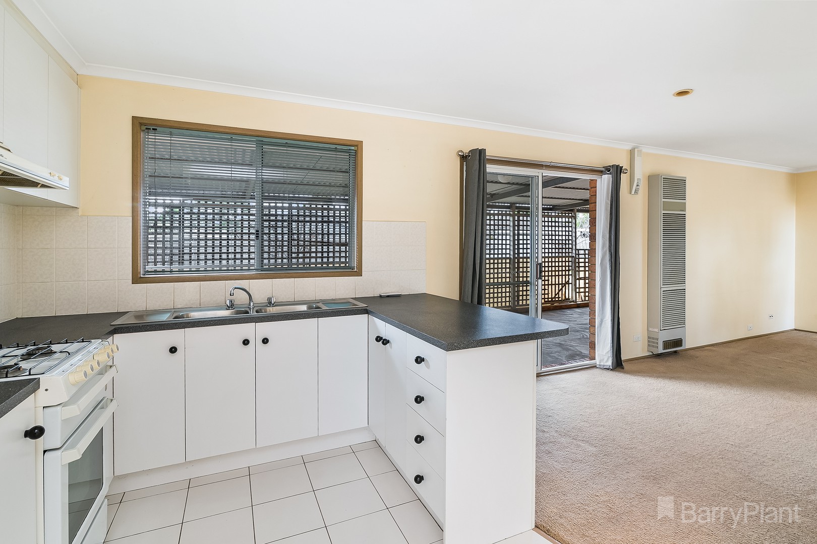 8 Atlanta CloseSunbury, VIC 3429, Sunbury - Thumbnail 4