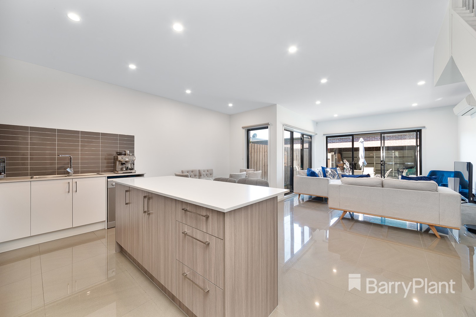 8 Bago Walk, Wollert, VIC 3750 - Thumbnail 2 - 20/05/2025