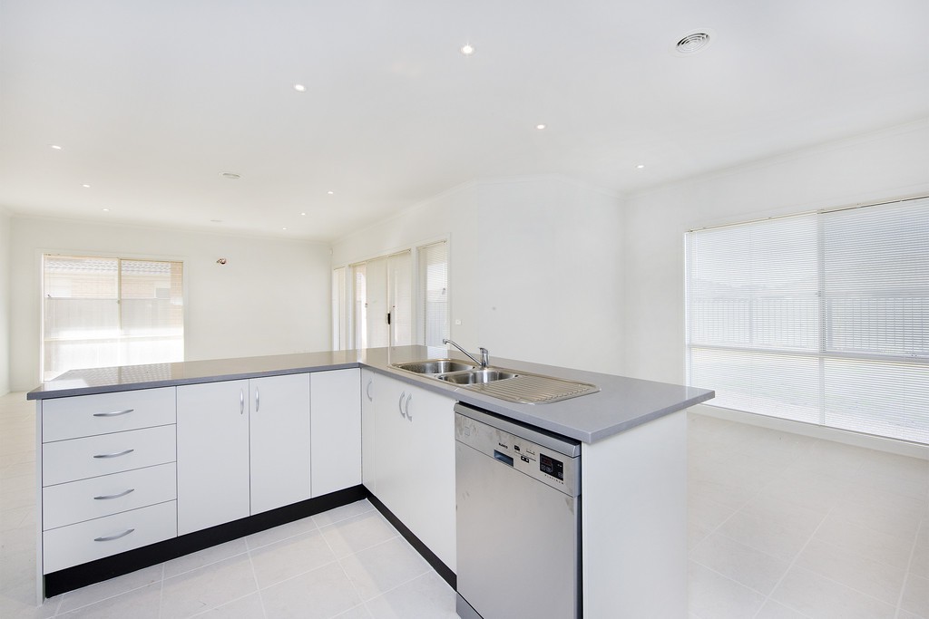 8 Banning Court, Point Cook, VIC 3030, Point Cook - Thumbnail 3