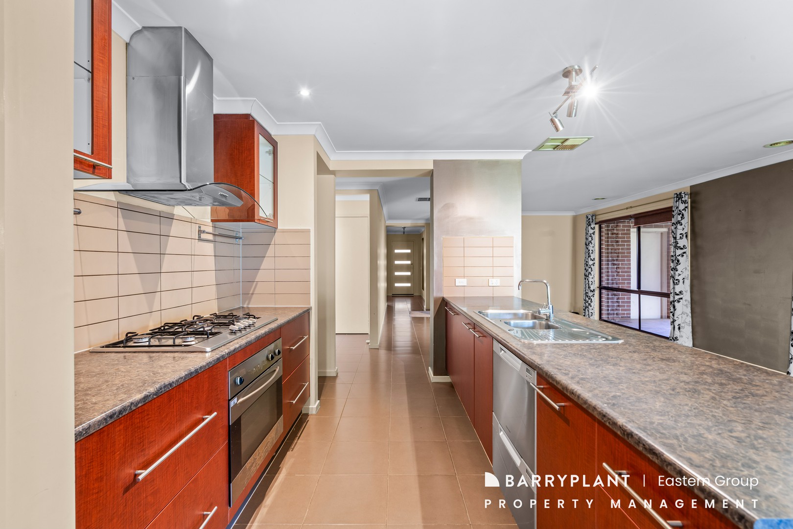 8 Bayview Rise, Bayswater North, VIC 3153 - Thumbnail 2 - 04/05/2026