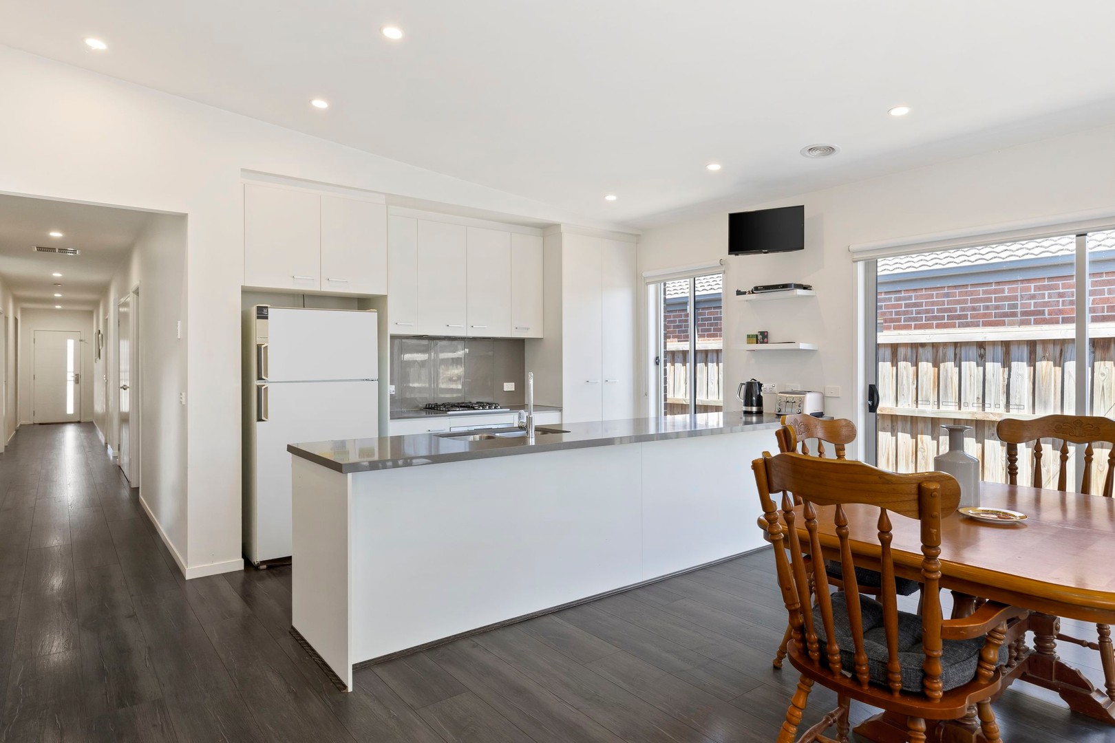 8 Bianca Crescent, Greenvale, VIC 3059 - Thumbnail 2 - 04/03/2025