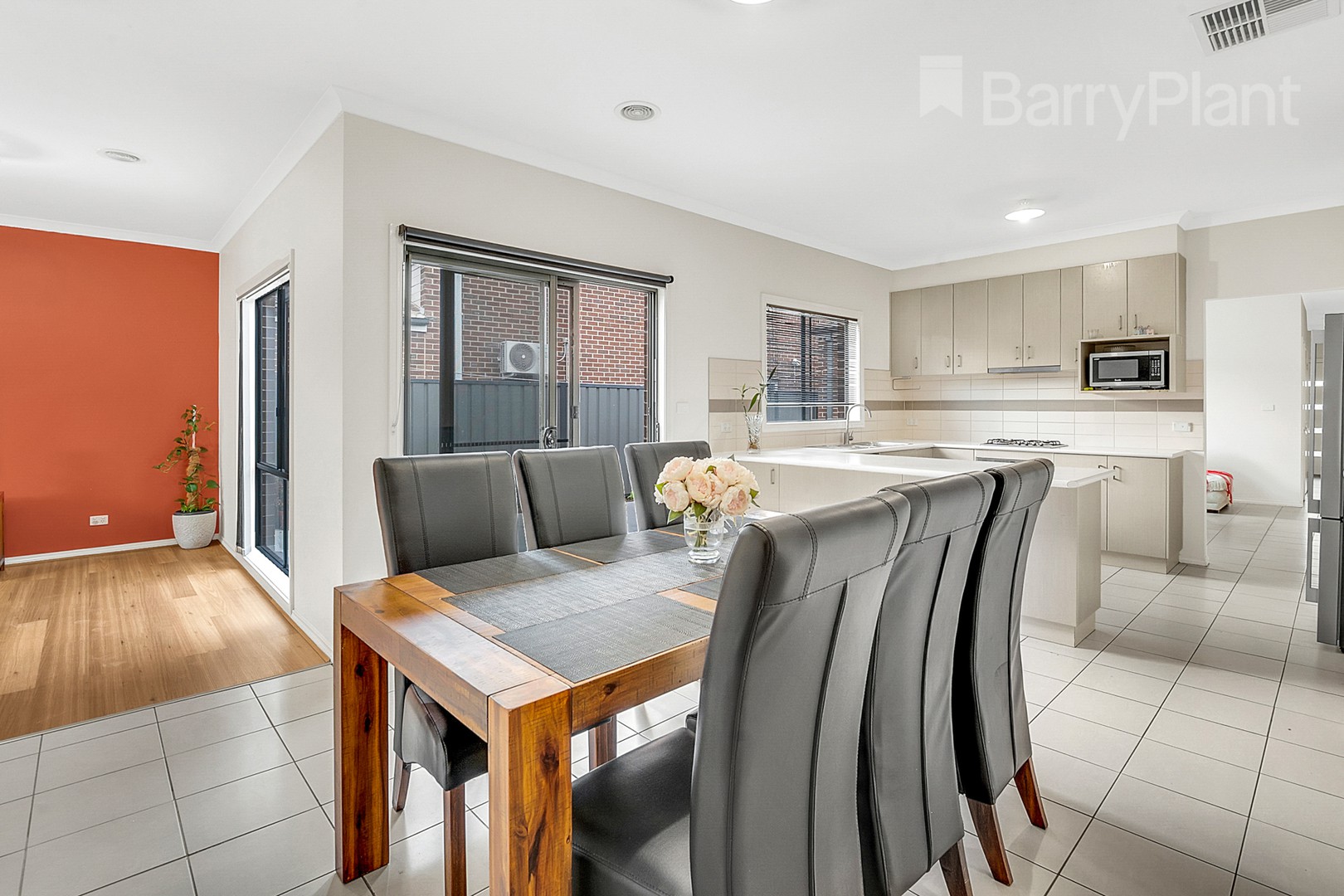 8 Black Range Avenue, Craigieburn, VIC 3064, Craigieburn - Thumbnail 5