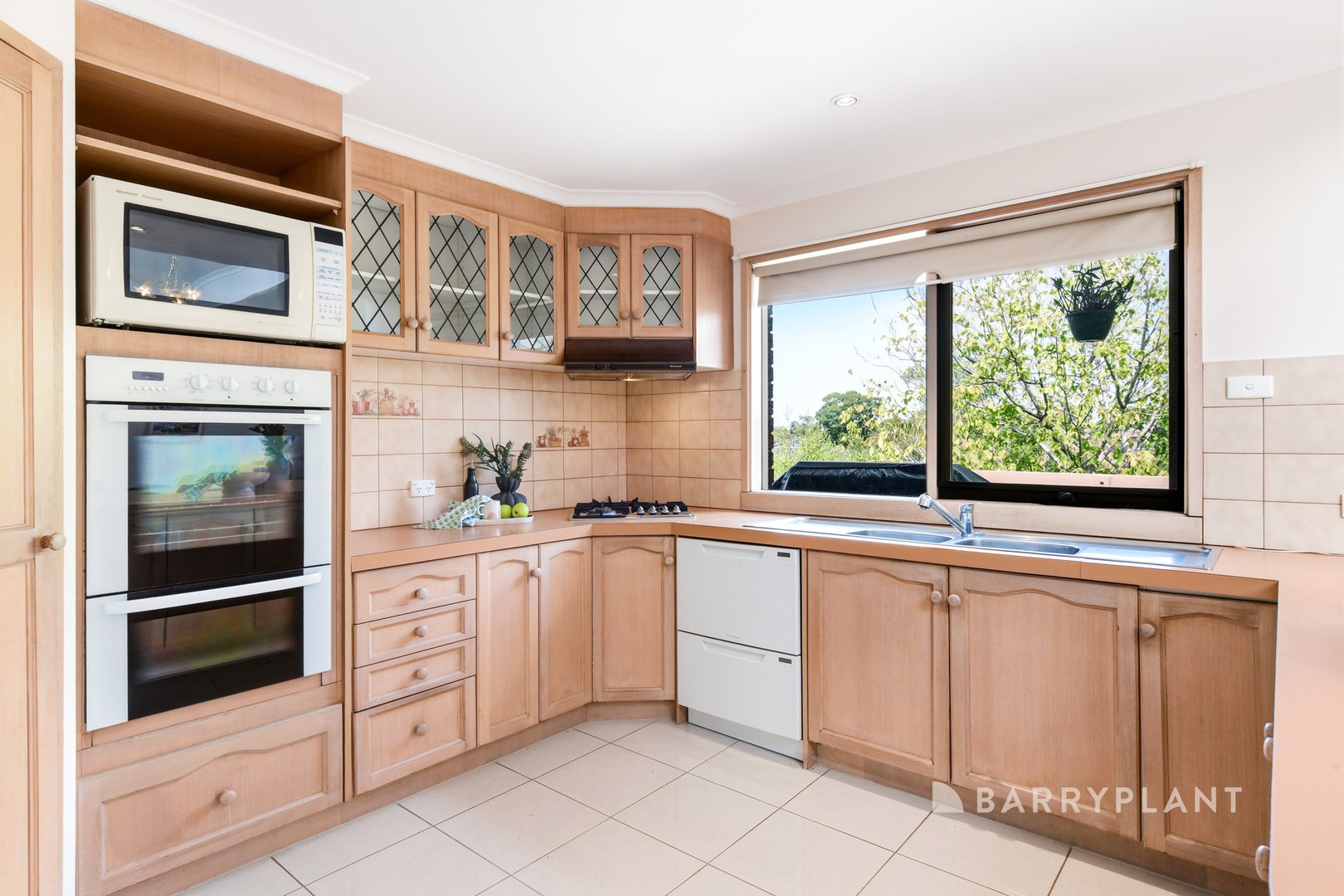 8 Blue Hills Close, Wantirna, VIC 3152, Wantirna - Thumbnail 5