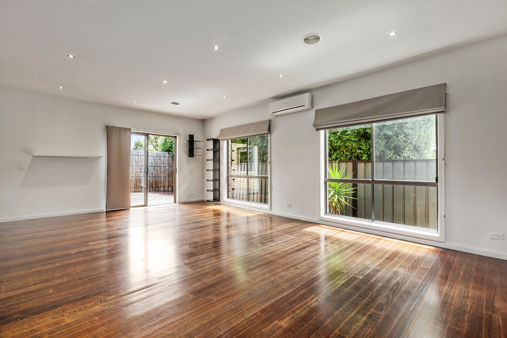 8 Borrack CrescentMernda, VIC 3754  - Leased, Mernda - Thumbnail 3