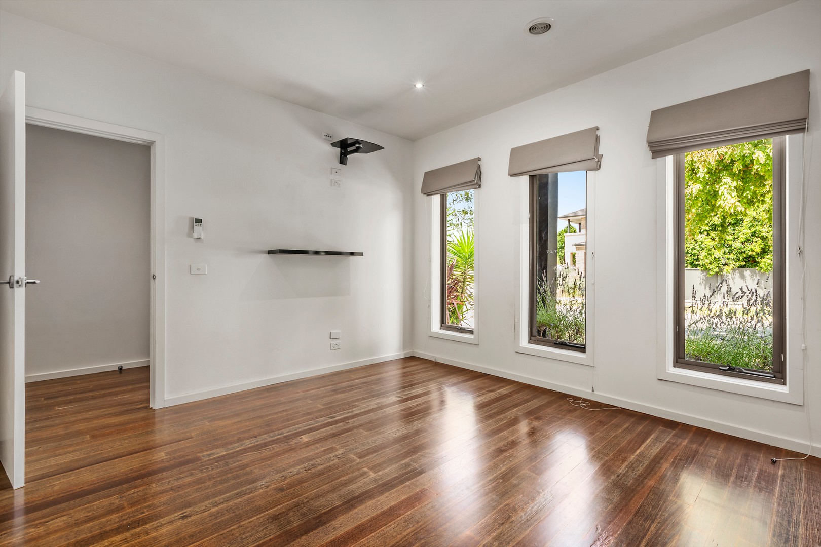 8 Borrack CrescentMernda, VIC 3754  - Leased, Mernda - Thumbnail 4