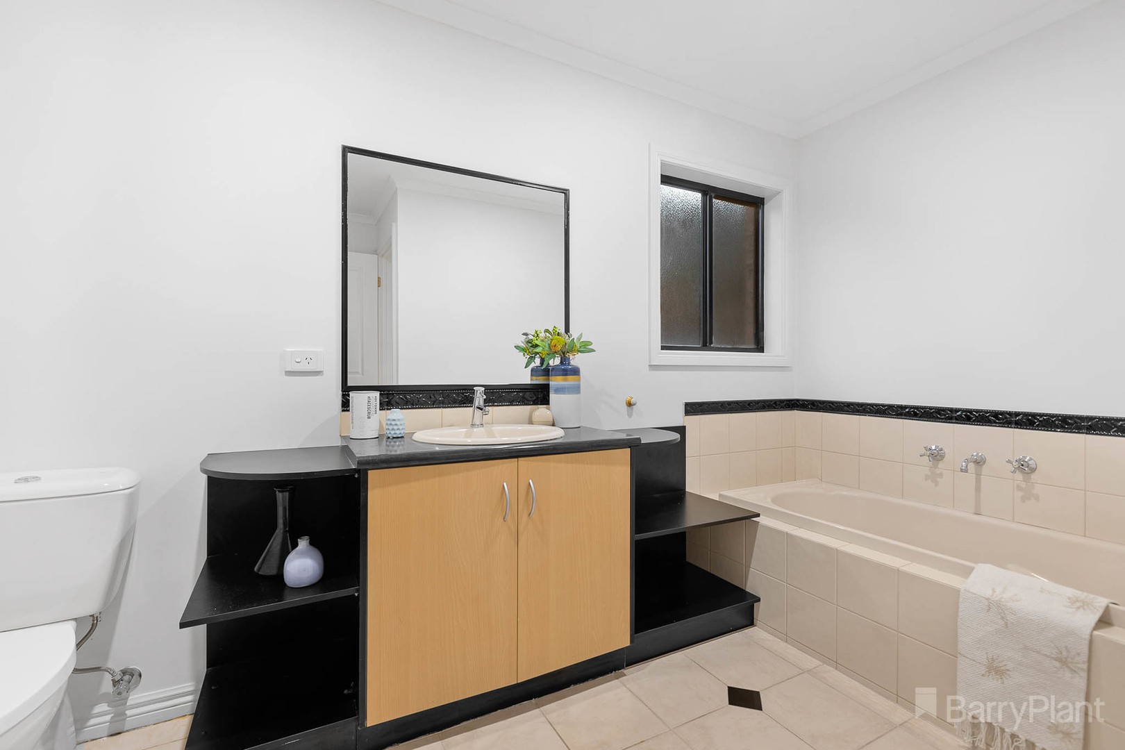 8 Brent Close, Berwick, VIC 3806, Berwick - Thumbnail 2