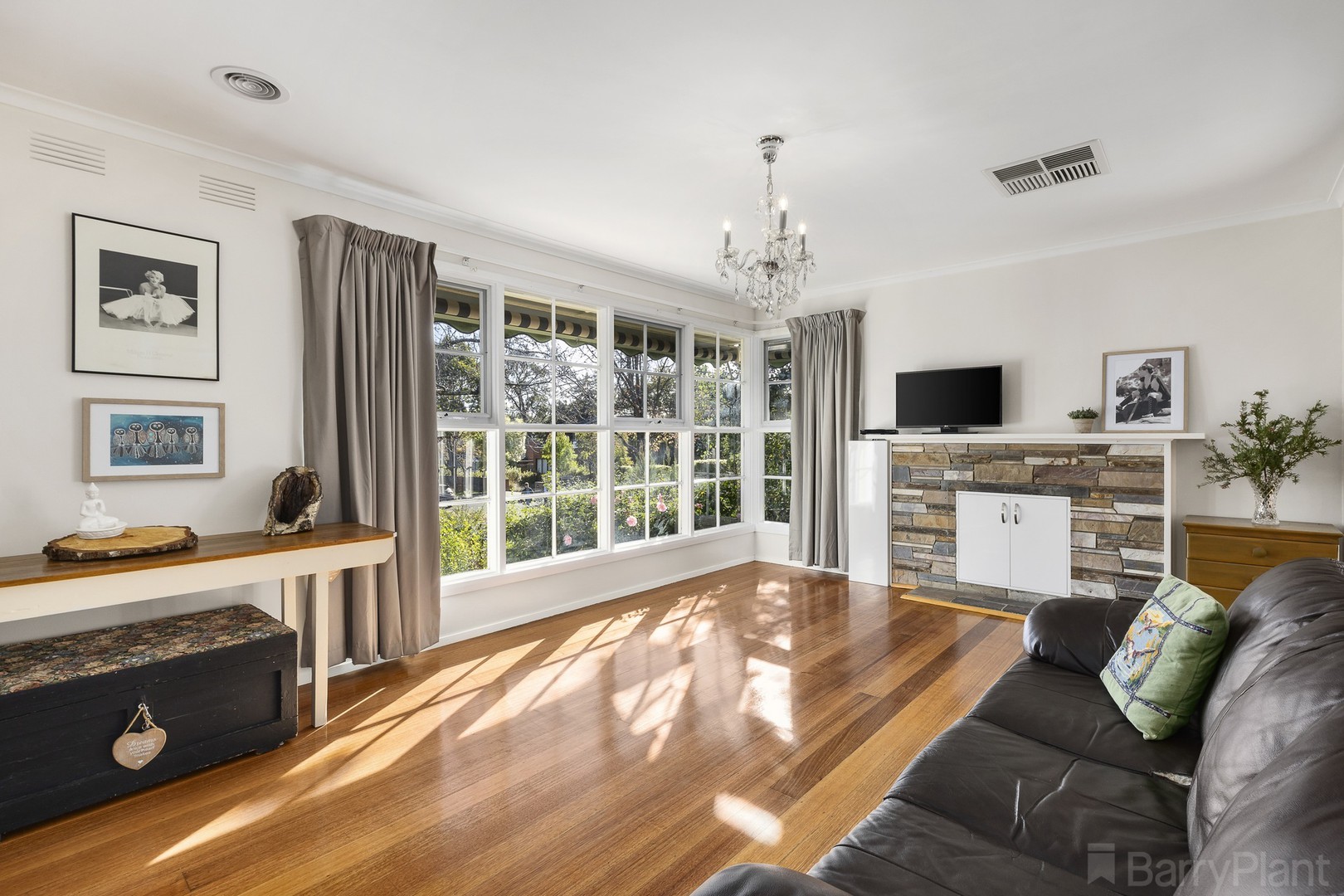 8 Bronhill Road, Ringwood East, VIC 3135 - Thumbnail 2 - 19/06/2023