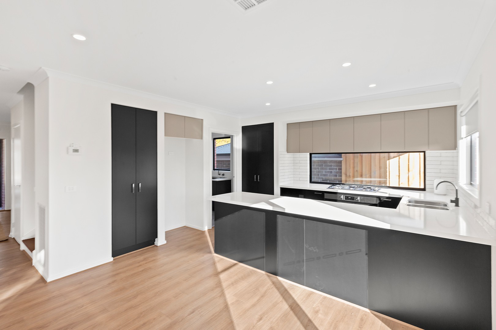 8 Brooklyn Avenue, Frankston, VIC 3199, Frankston - Thumbnail 2