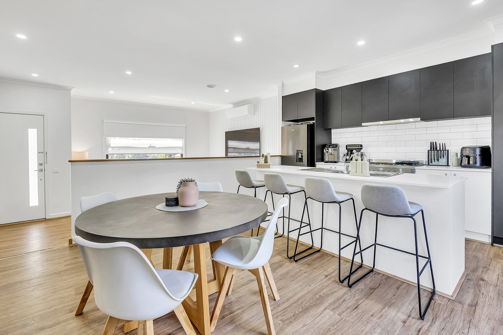 8 Calmos Avenue, Mernda, VIC 3754 - Thumbnail 1 - 17/03/2026