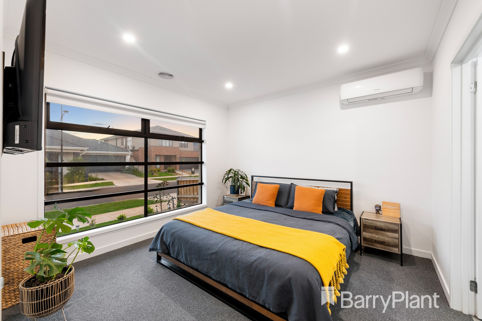 8 Camini Grove, Truganina, VIC 3029, Truganina - Thumbnail 2
