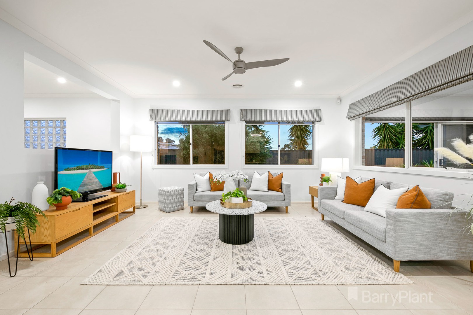 8 Carey CrescentPakenham, VIC 3810, Pakenham - Thumbnail 5