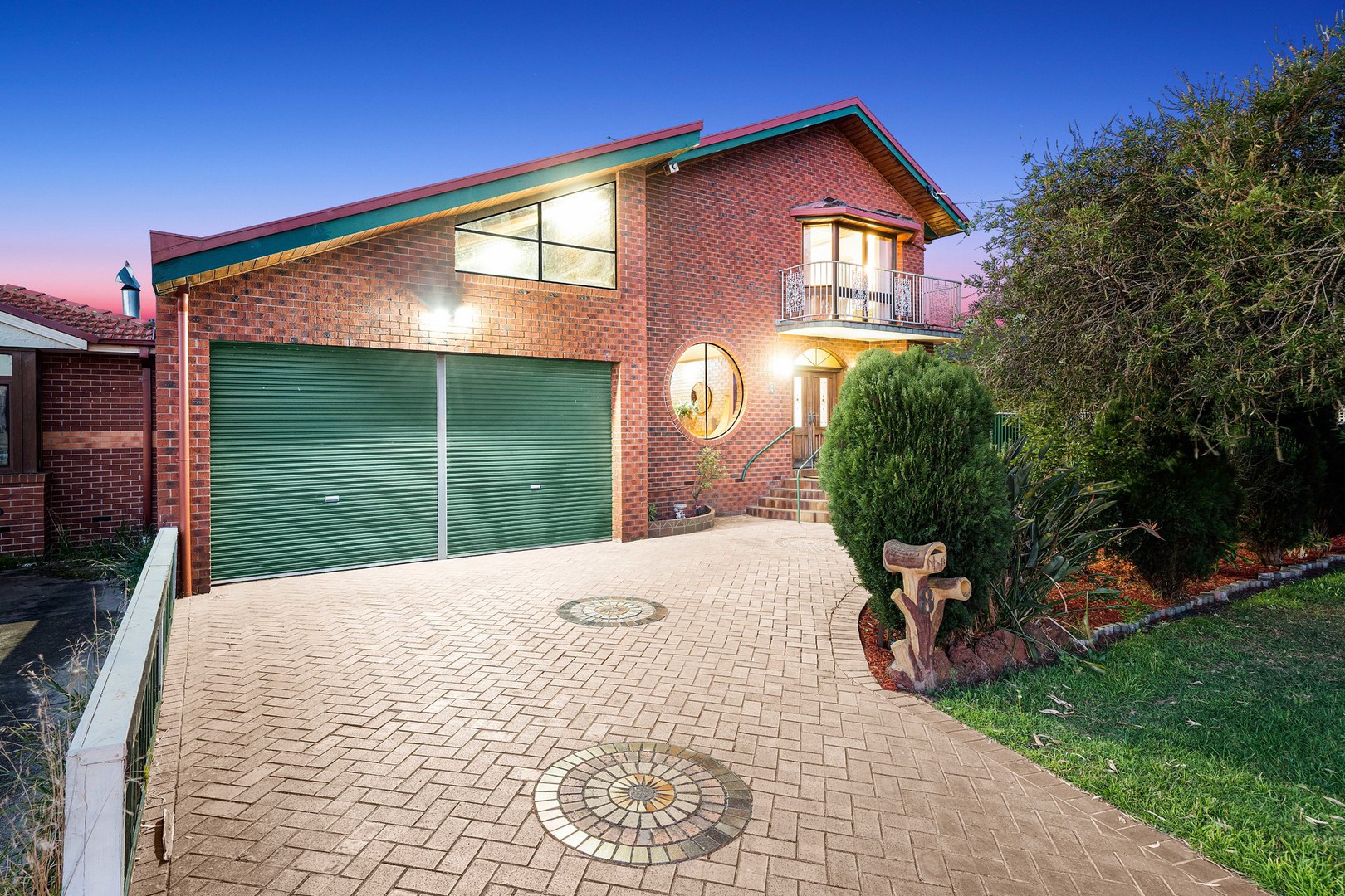 8 Carinza Avenue, Altona Meadows, VIC 3028, Altona Meadows - Thumbnail 3