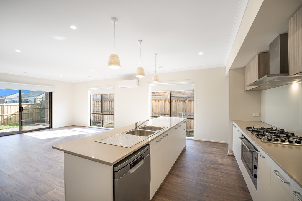 8 Carisbrook Street, Armstrong Creek, VIC 3217, Armstrong Creek - Thumbnail 3