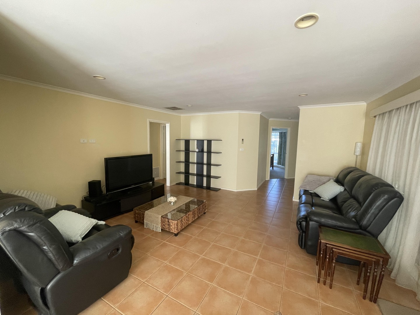 8 Carmel Avenue, Ferntree Gully, VIC 3156, Ferntree Gully - Thumbnail 2