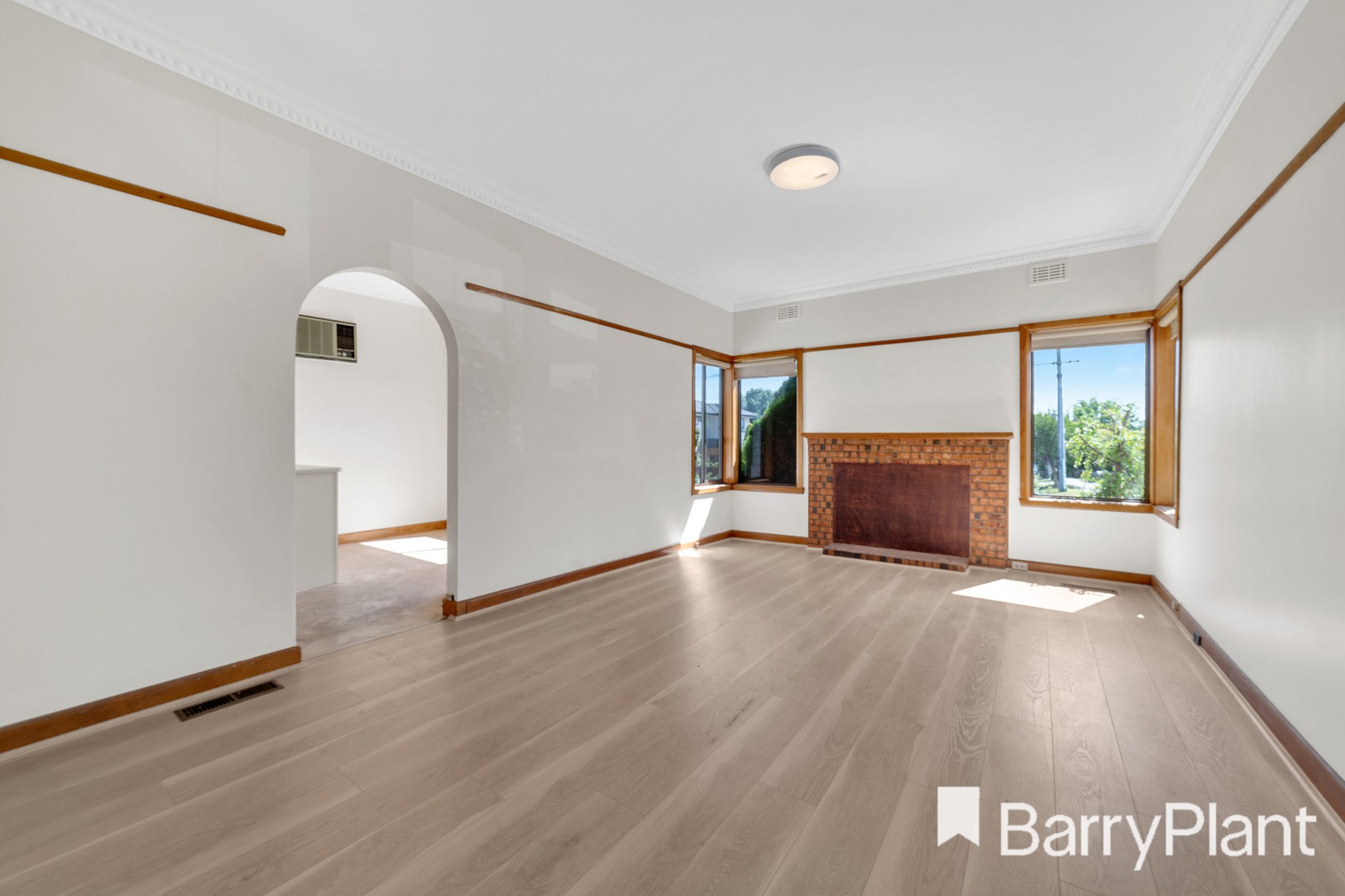 8 Carmody Street, Burwood, VIC 3125 - Thumbnail 2 - 08/03/2023