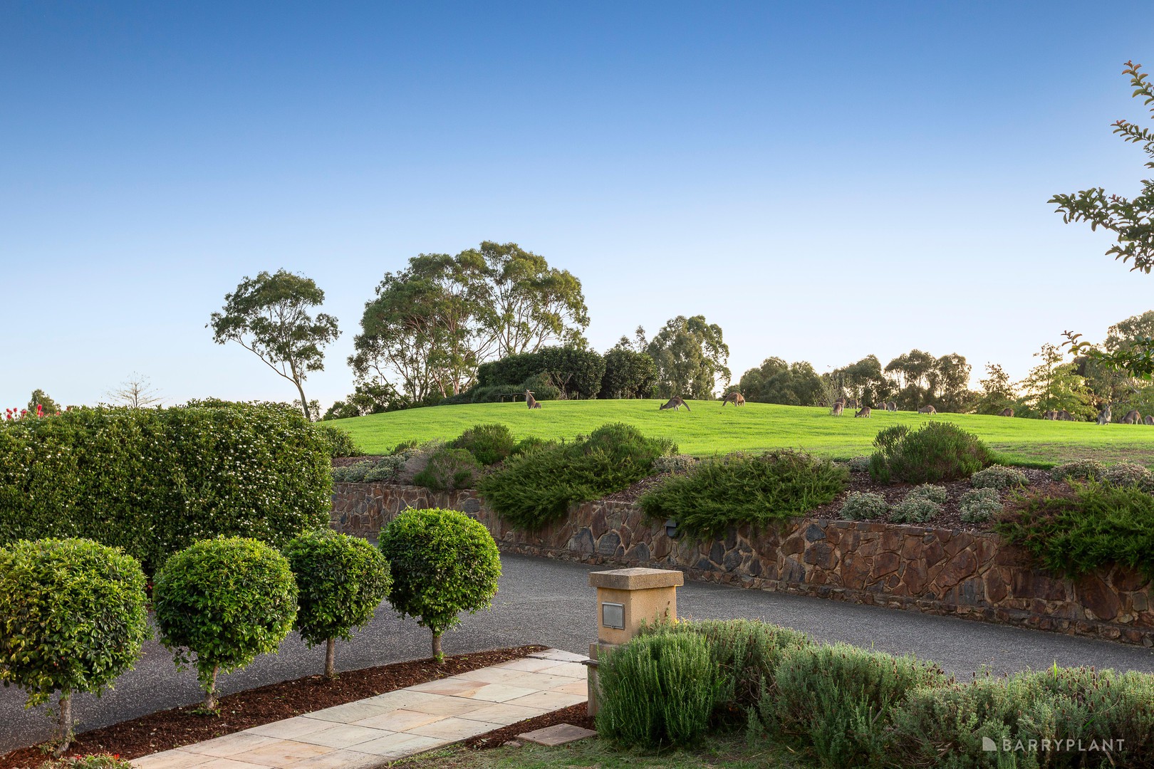 8 Carnoustie Lane, Chirnside Park, VIC 3116 - Thumbnail 2 - 02/04/2026