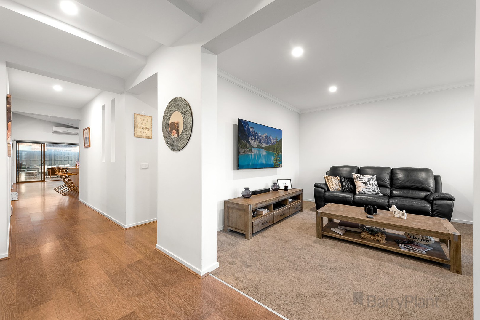 8 Castillo Avenue, Clyde North, VIC 3978, Clyde North - Thumbnail 2