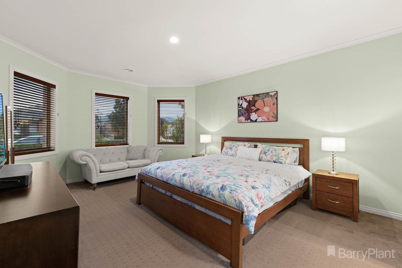 8 Chatsworth Court, Beaconsfield, VIC 3807, Beaconsfield - Thumbnail 2