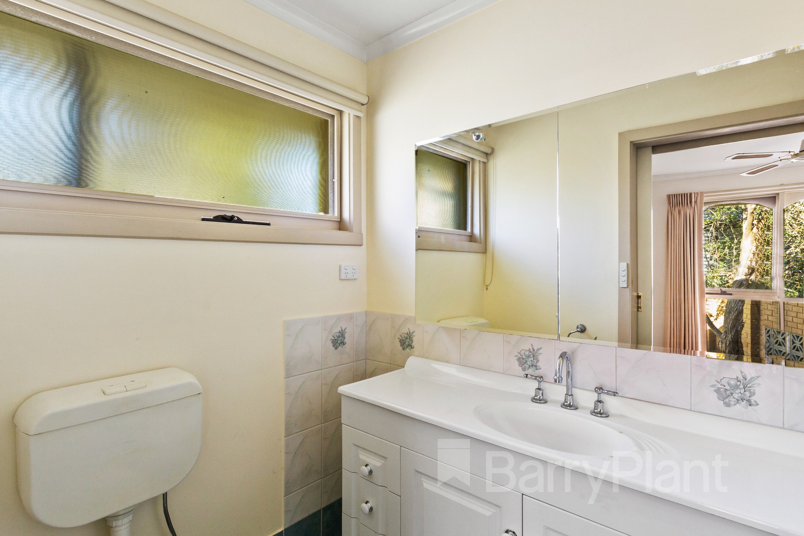 8 Cherrington Square, Wantirna, VIC 3152 - Thumbnail 2 - 25/05/2022