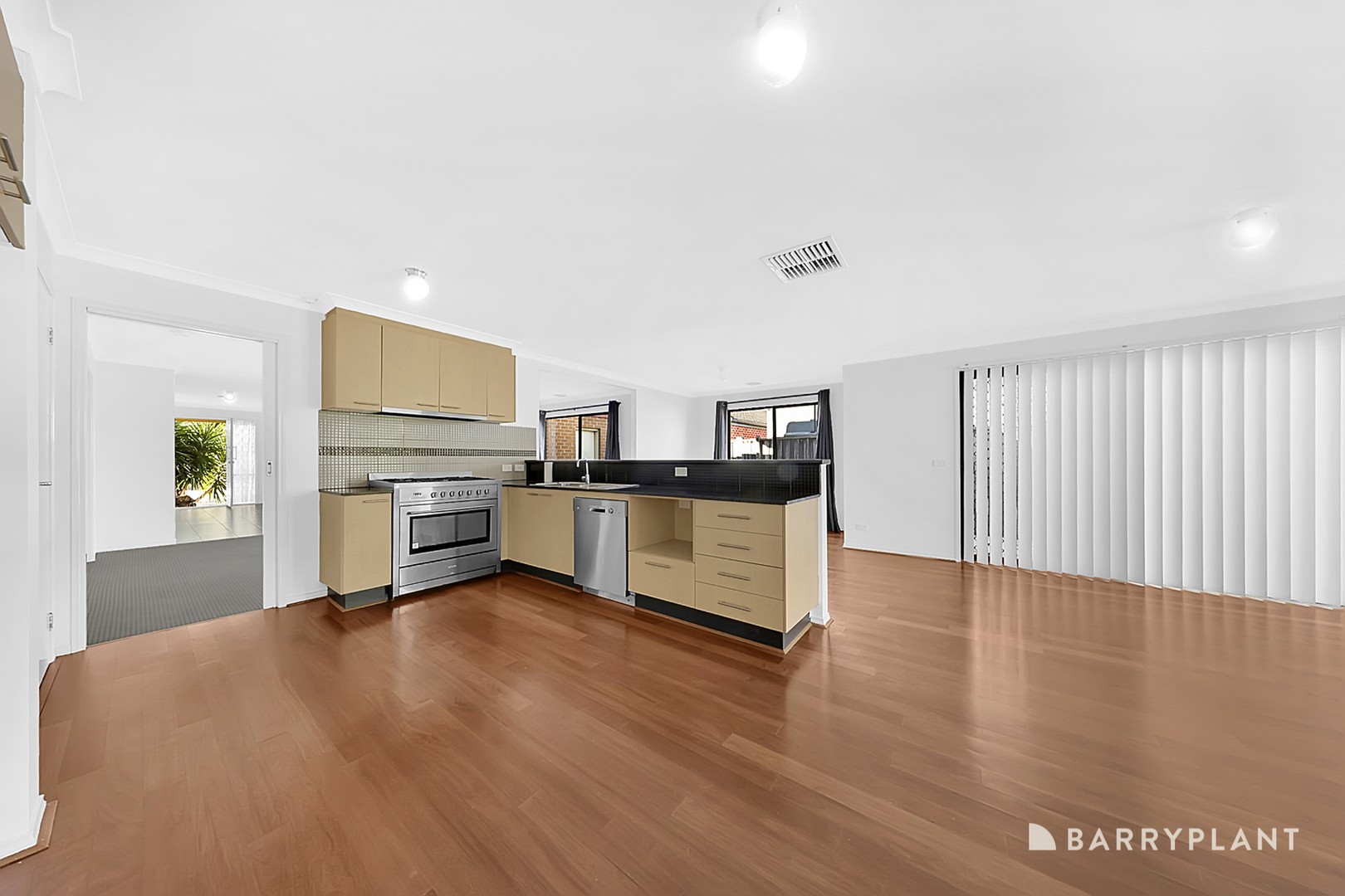 8 Clarence Way, South Morang, VIC 3752, South Morang - Thumbnail 3