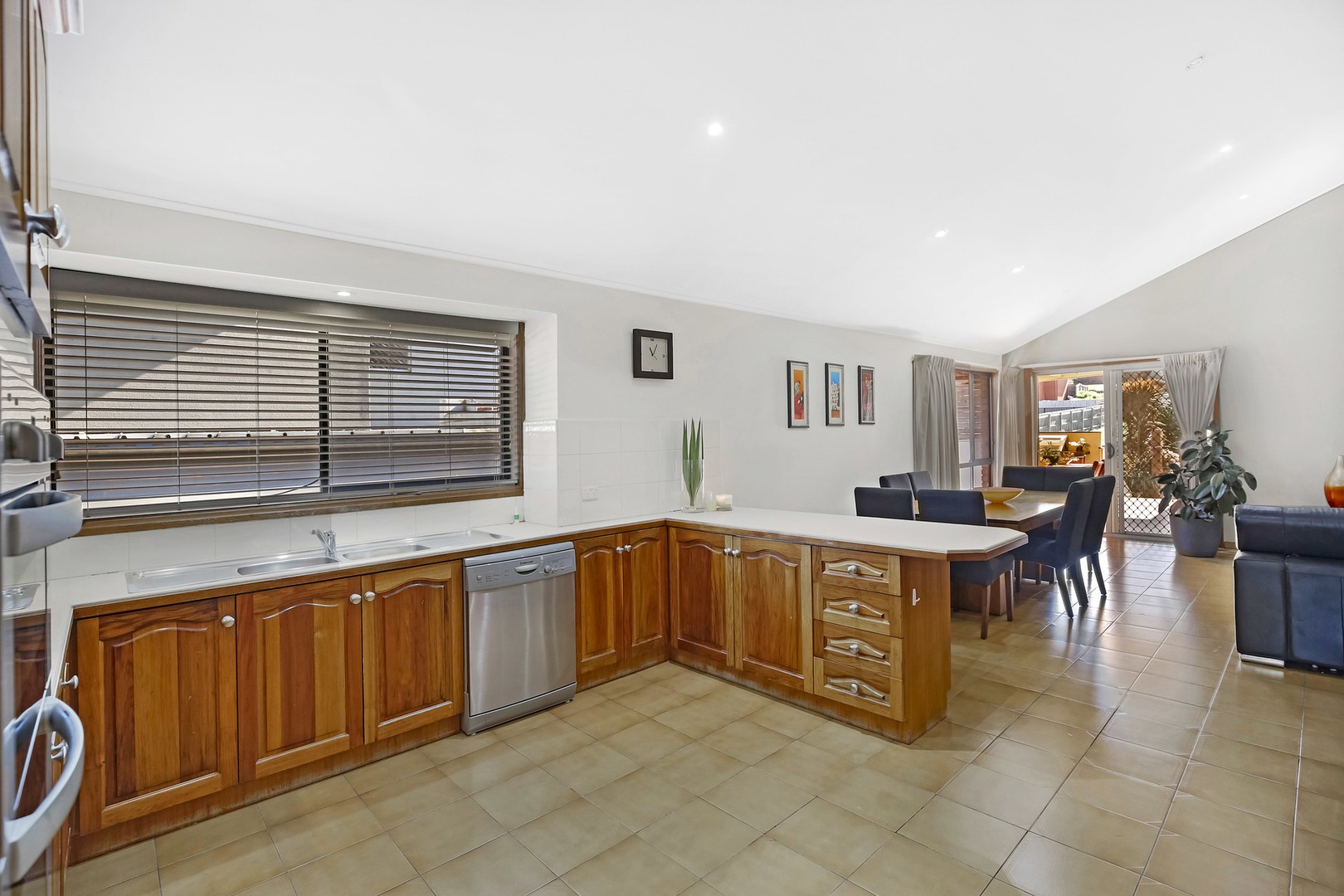8 Clough Parade, Reservoir, VIC 3073, Reservoir - Thumbnail 3